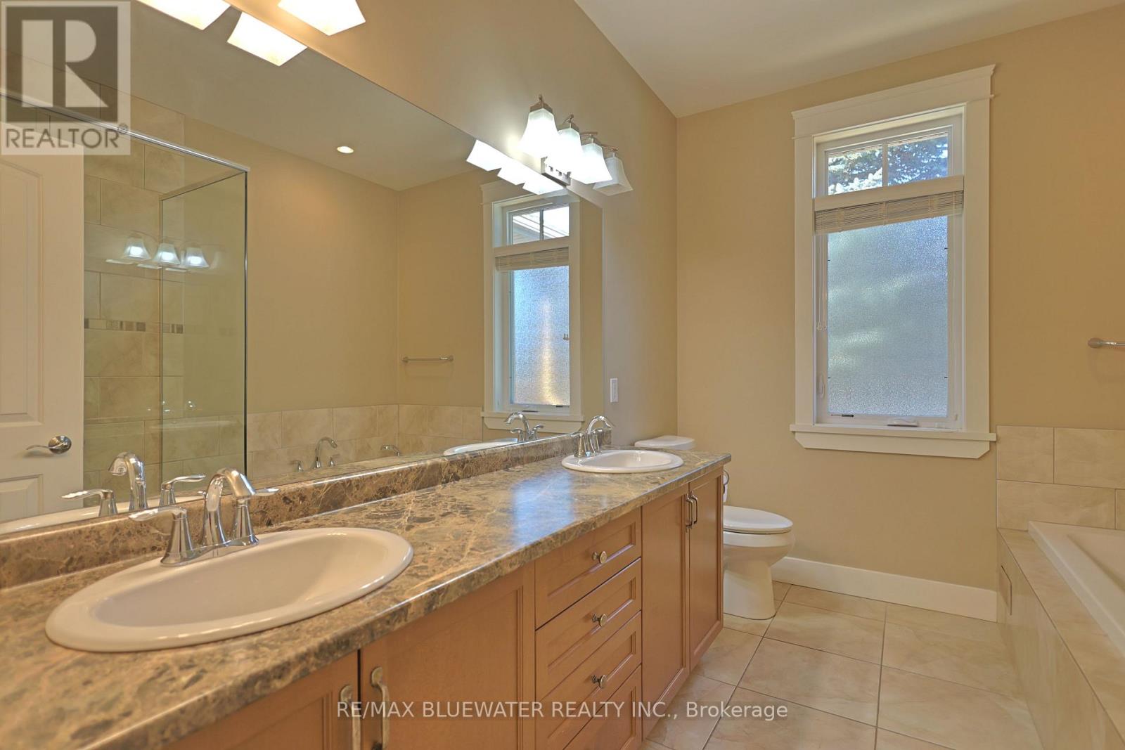 2 Hayter Drive, Lambton Shores, Ontario  N0M 1T0 - Photo 24 - X12851804