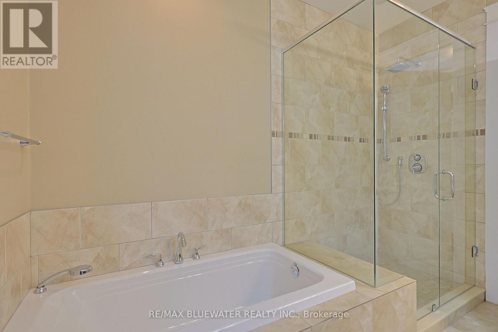 2 Hayter Drive, Lambton Shores, Ontario  N0M 1T0 - Photo 25 - X12851804