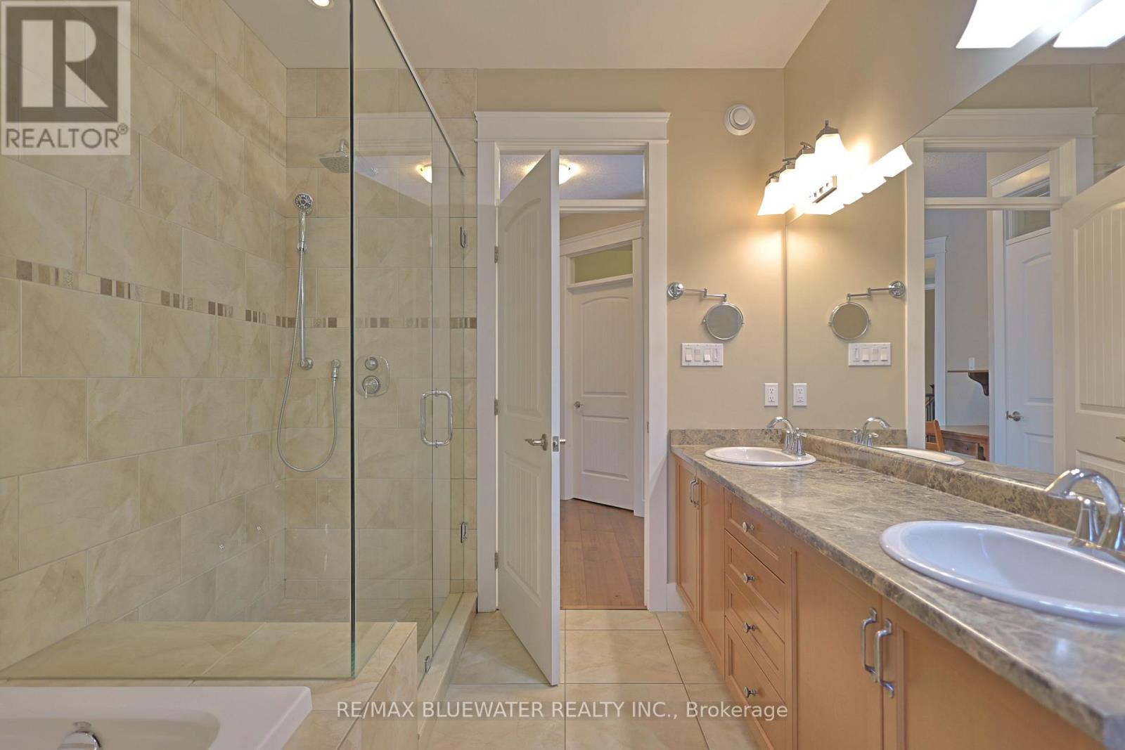 2 Hayter Drive, Lambton Shores, Ontario  N0M 1T0 - Photo 26 - X12851804