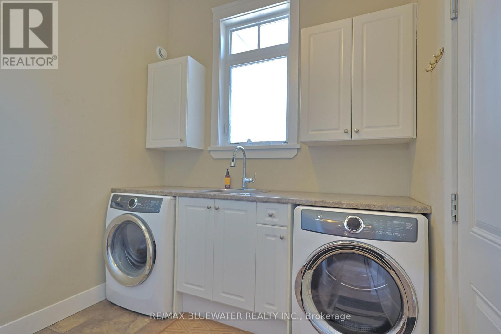 2 Hayter Drive, Lambton Shores, Ontario  N0M 1T0 - Photo 30 - X12851804