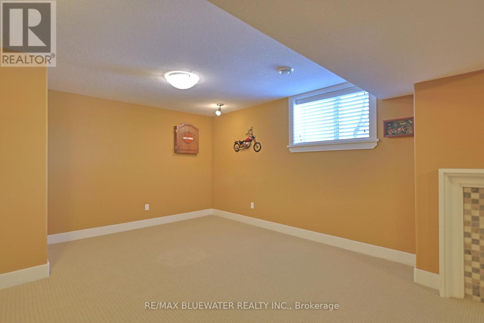 2 Hayter Drive, Lambton Shores, Ontario  N0M 1T0 - Photo 34 - X12851804