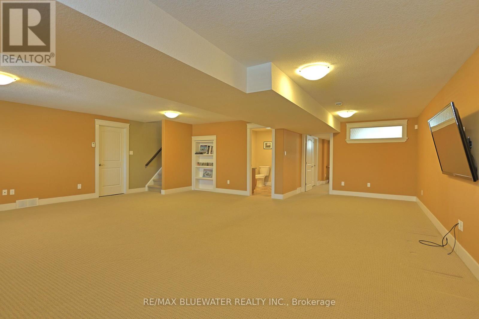 2 Hayter Drive, Lambton Shores, Ontario  N0M 1T0 - Photo 35 - X12851804