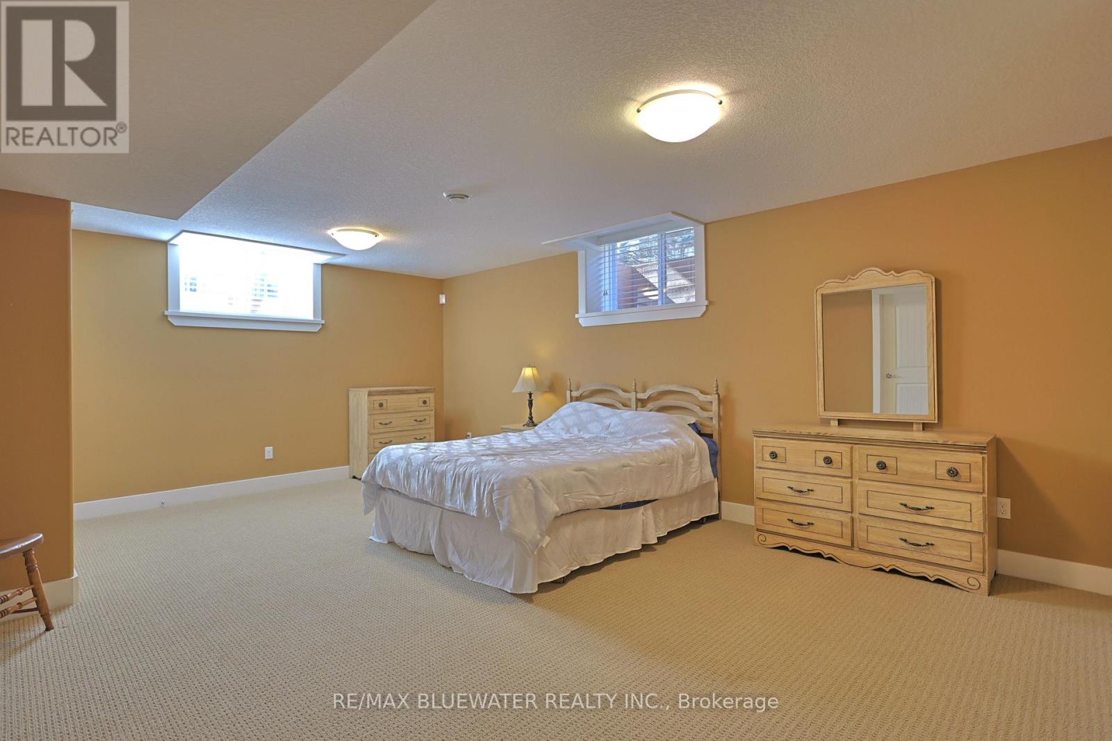 2 Hayter Drive, Lambton Shores, Ontario  N0M 1T0 - Photo 36 - X12851804