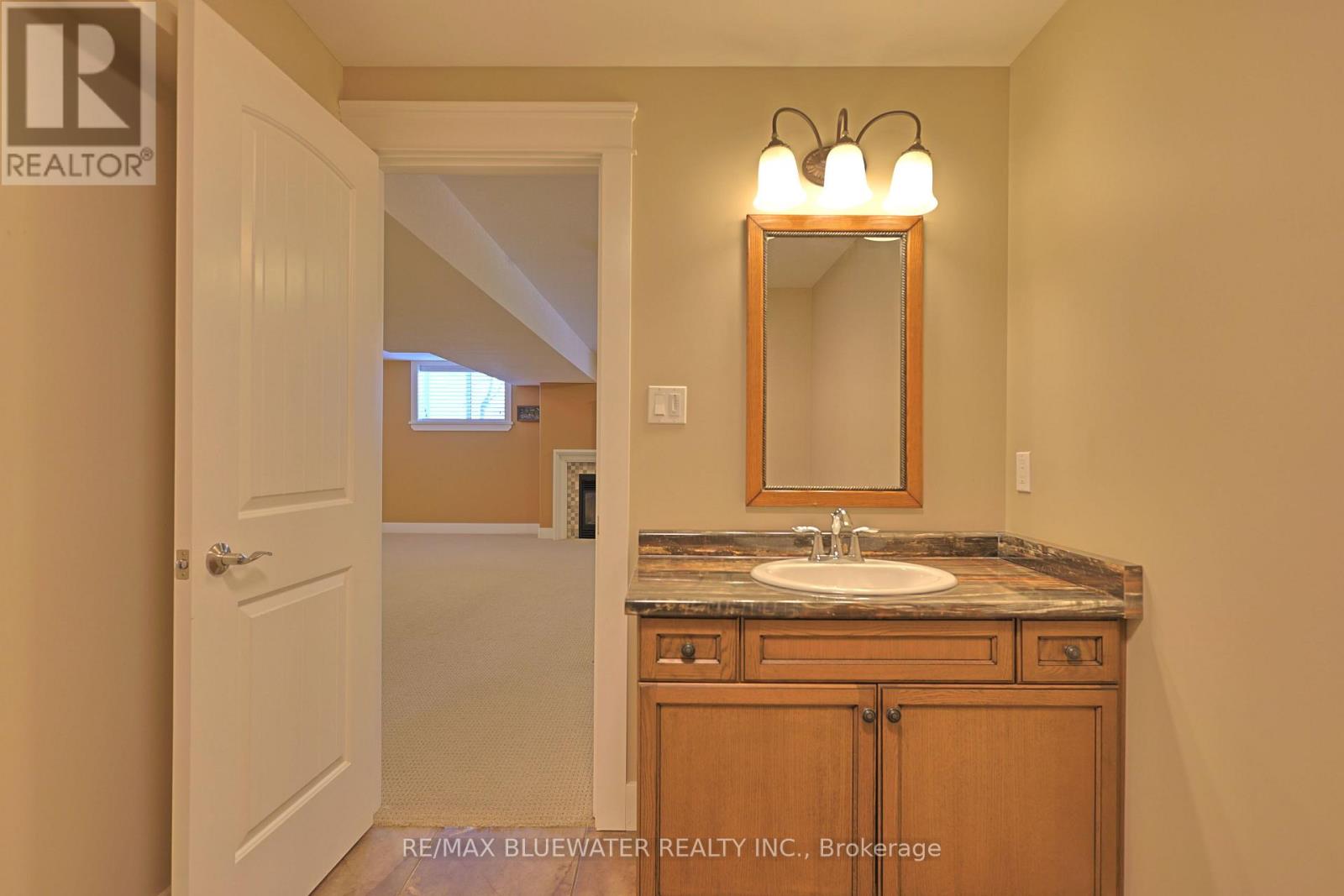 2 Hayter Drive, Lambton Shores, Ontario  N0M 1T0 - Photo 39 - X12851804