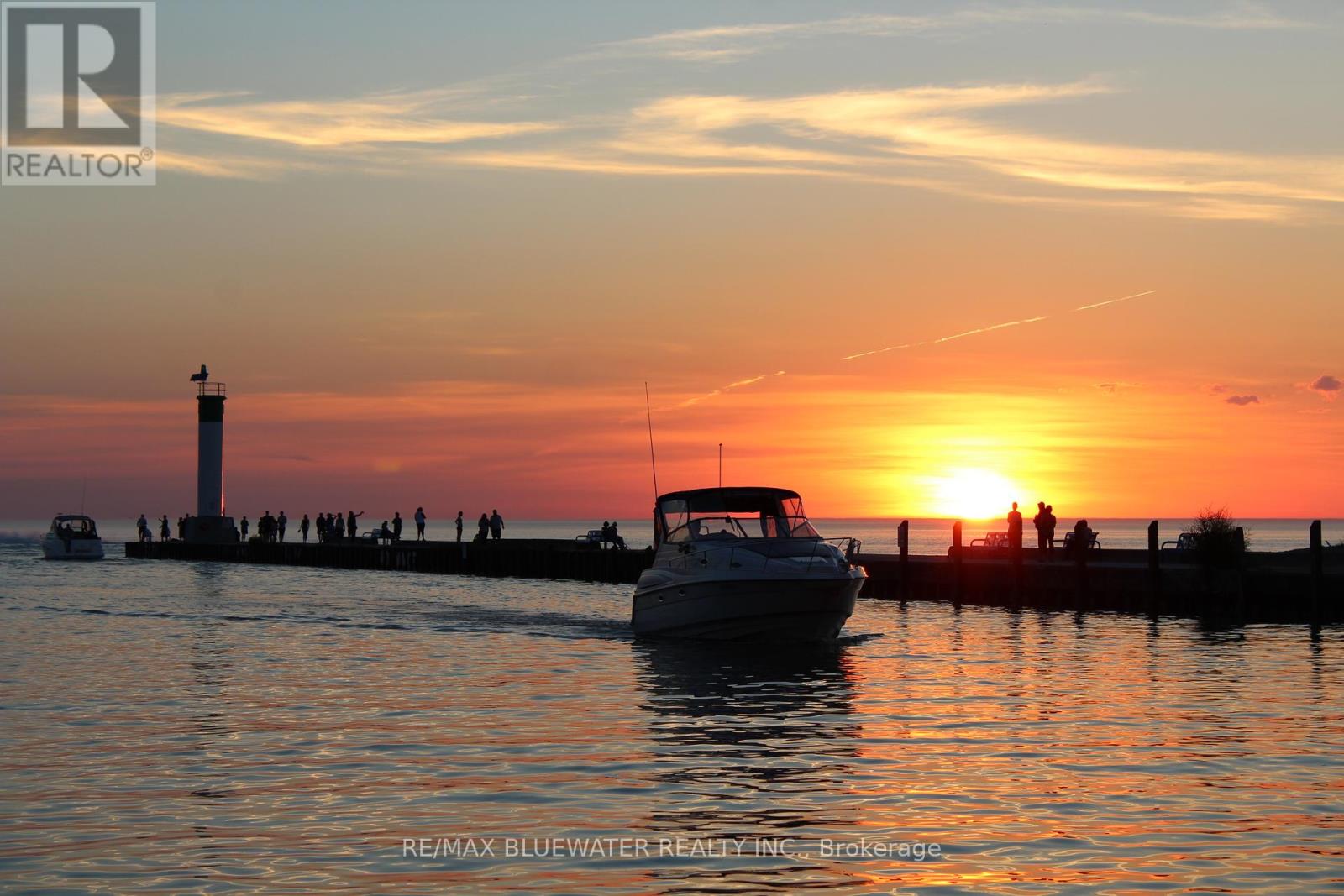 2 Hayter Drive, Lambton Shores, Ontario  N0M 1T0 - Photo 42 - X12851804