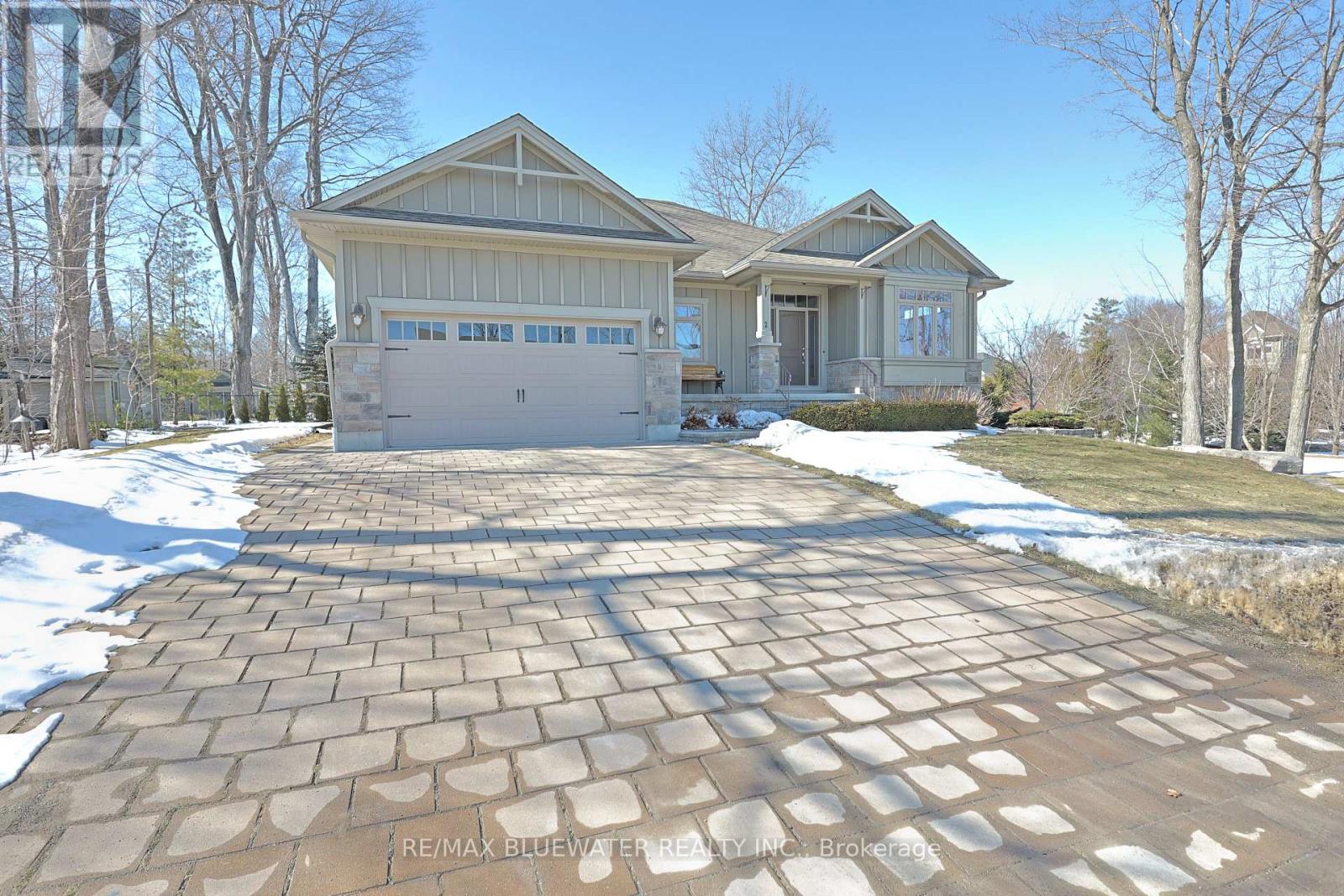 2 Hayter Drive, Lambton Shores, Ontario  N0M 1T0 - Photo 7 - X12851804