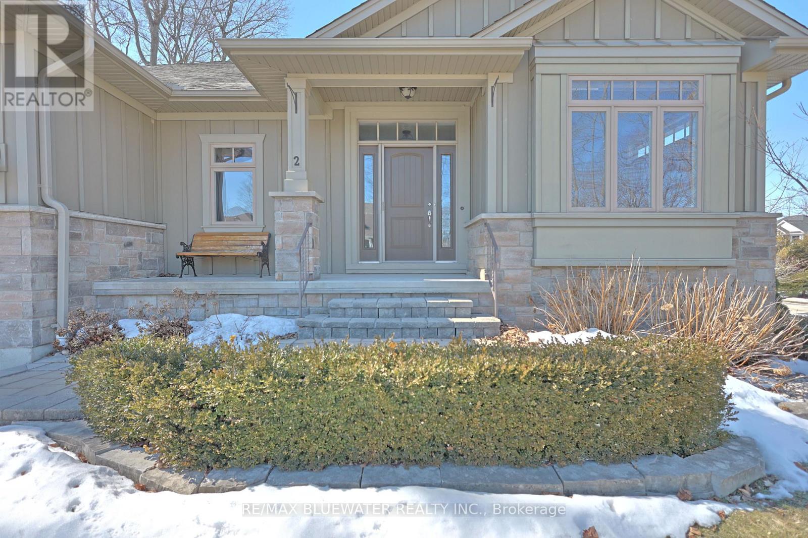 2 Hayter Drive, Lambton Shores, Ontario  N0M 1T0 - Photo 8 - X12851804