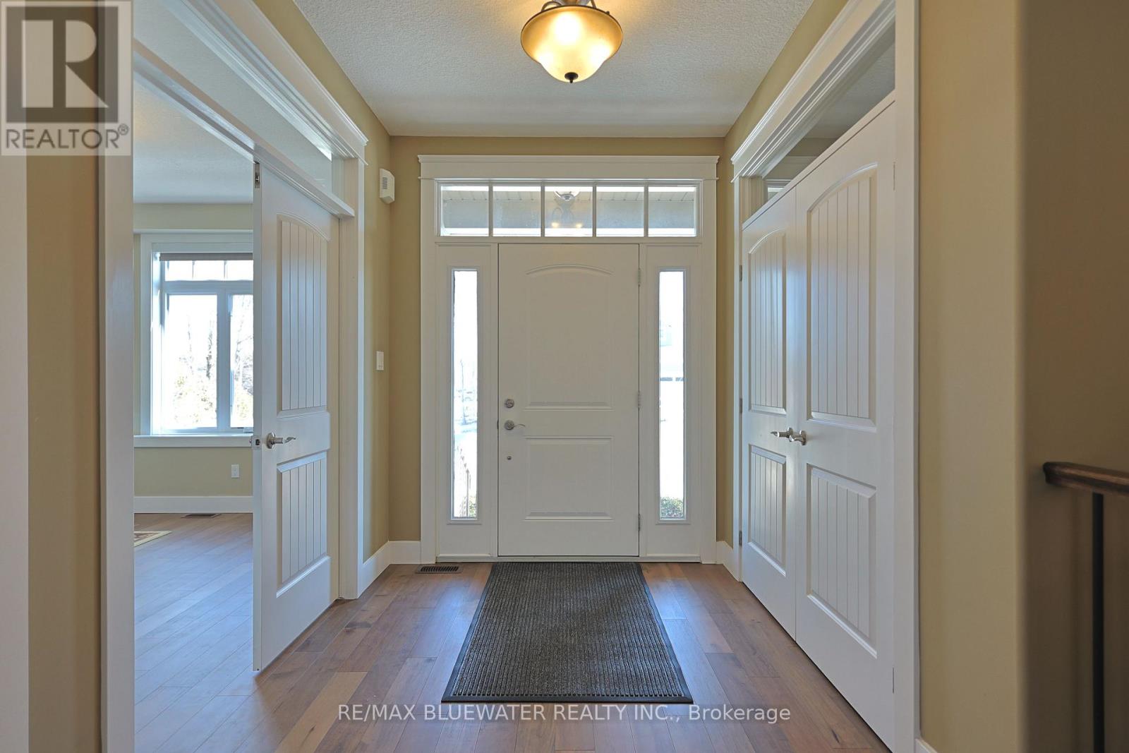 2 Hayter Drive, Lambton Shores, Ontario  N0M 1T0 - Photo 9 - X12851804