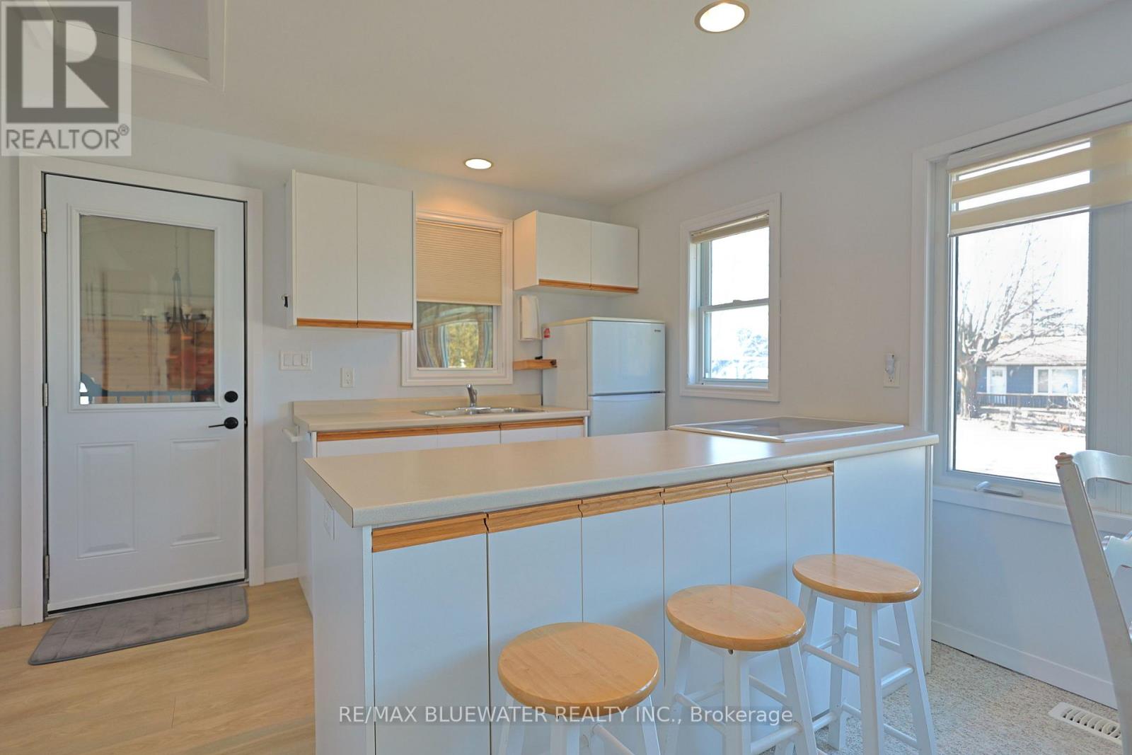 71224 Sandra Street, Bluewater (Hay), Ontario  N0M 1N0 - Photo 10 - X12851806