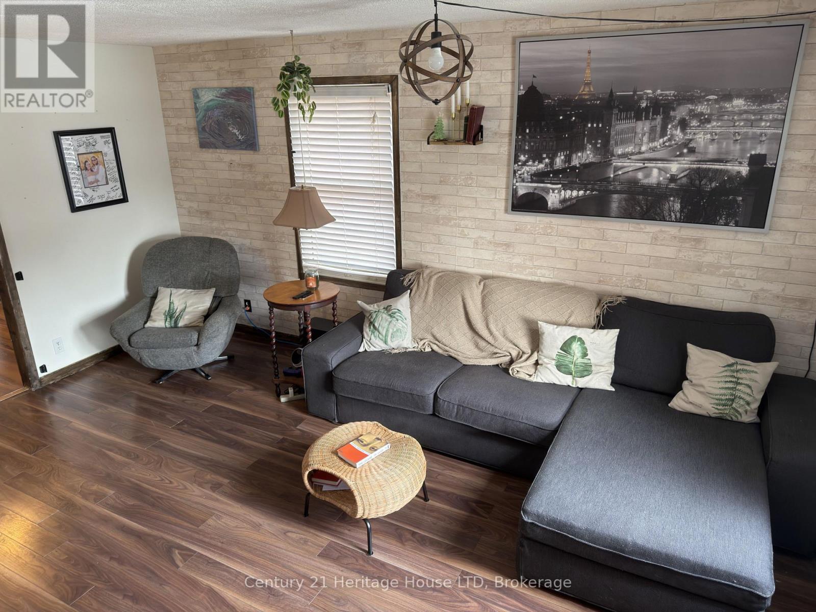 62 Kingsmill Street S, Fort Erie, Ontario  L2A 4E4 - Photo 3 - X12851750