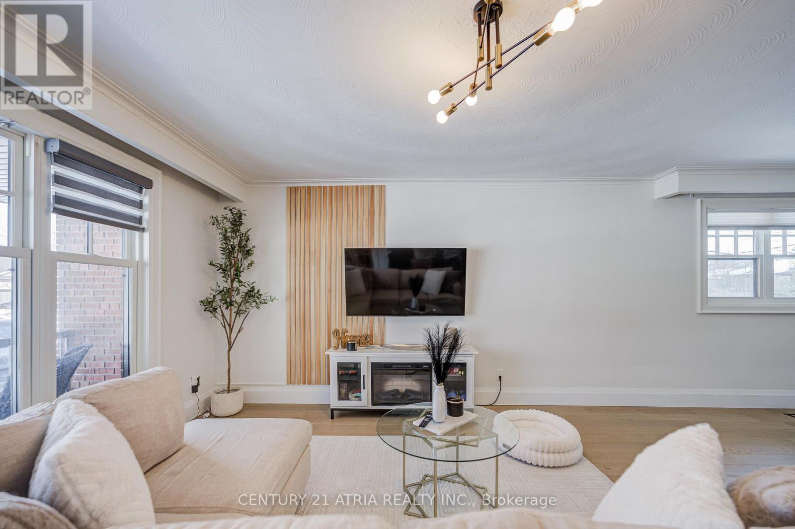 23 Ladbrooke Road, Toronto, Ontario  M3R 2A7 - Photo 5 - W12826996