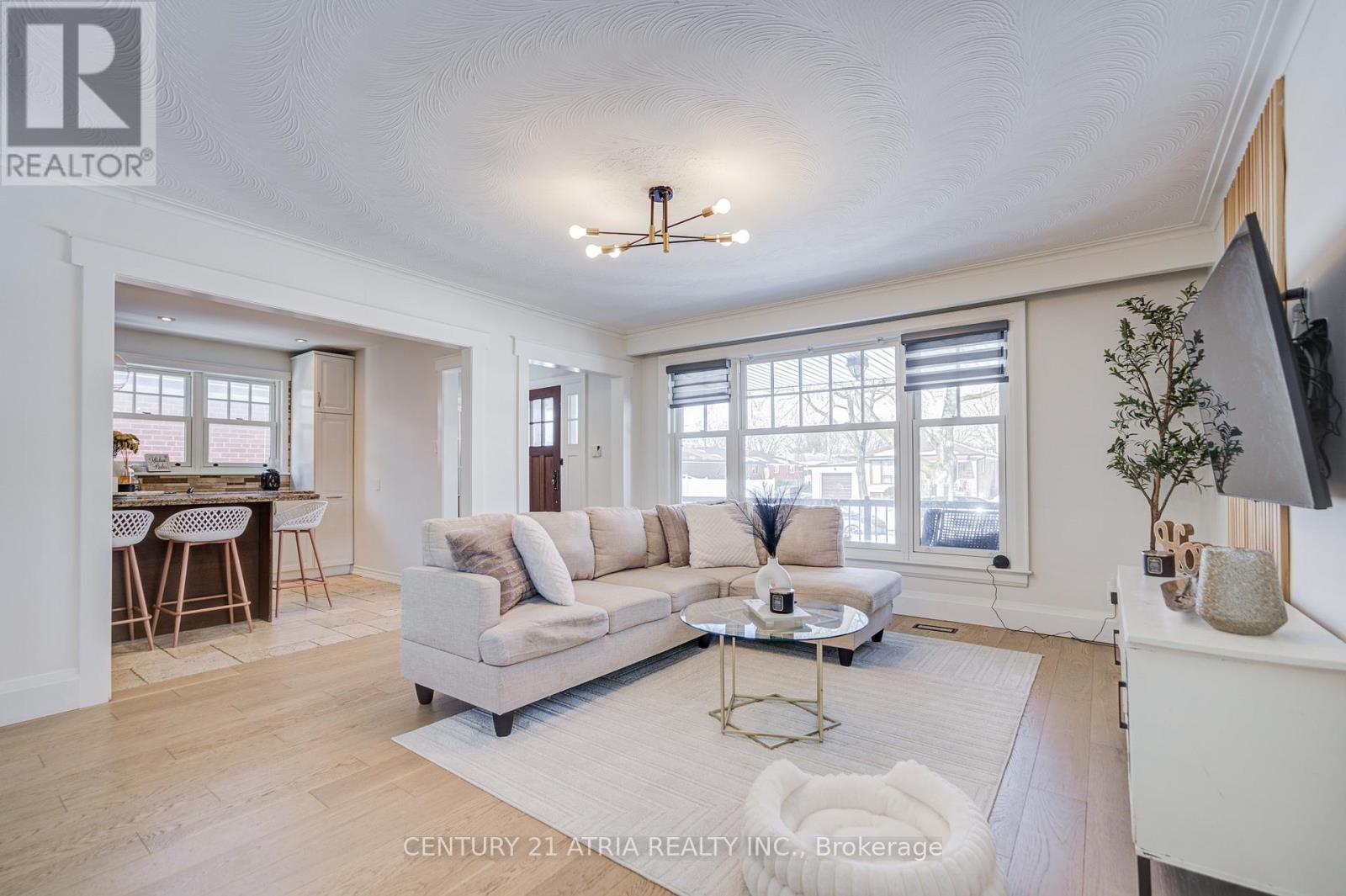 23 Ladbrooke Road, Toronto, Ontario  M3R 2A7 - Photo 6 - W12826996