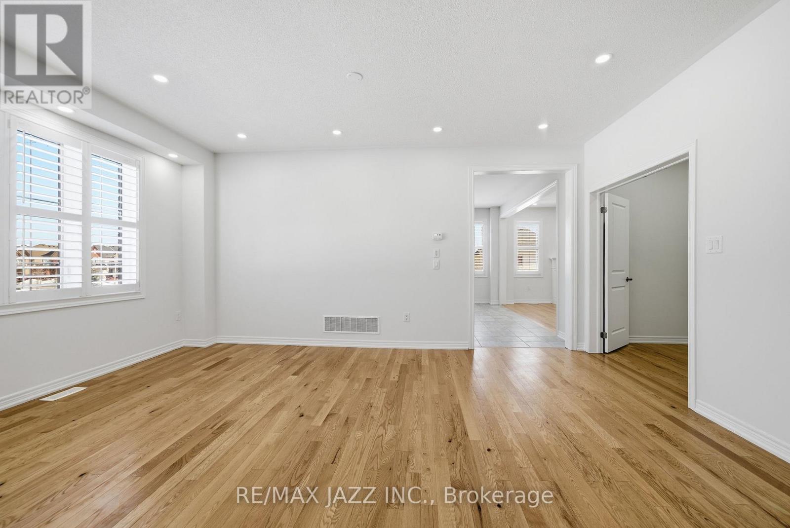 123 Woolacott Lane, Clarington, Ontario  L1C 7H1 - Photo 4 - E12851802