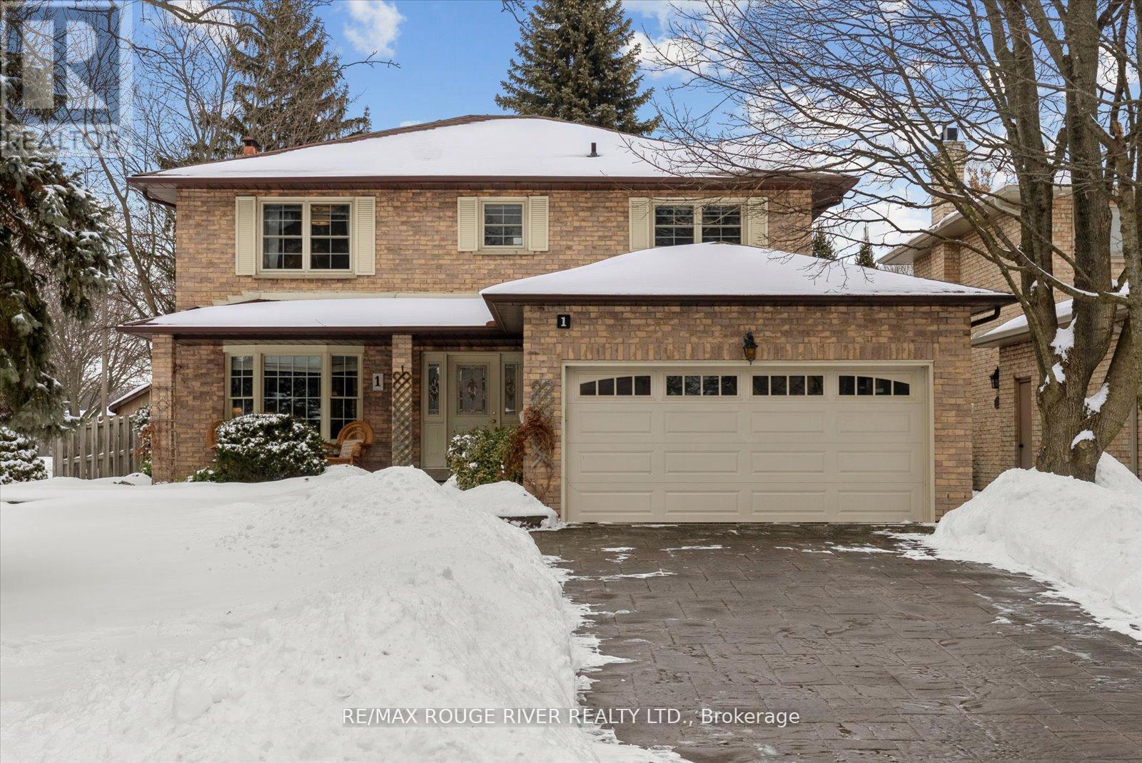 1 WORFOLK PLACE, Whitby, Ontario