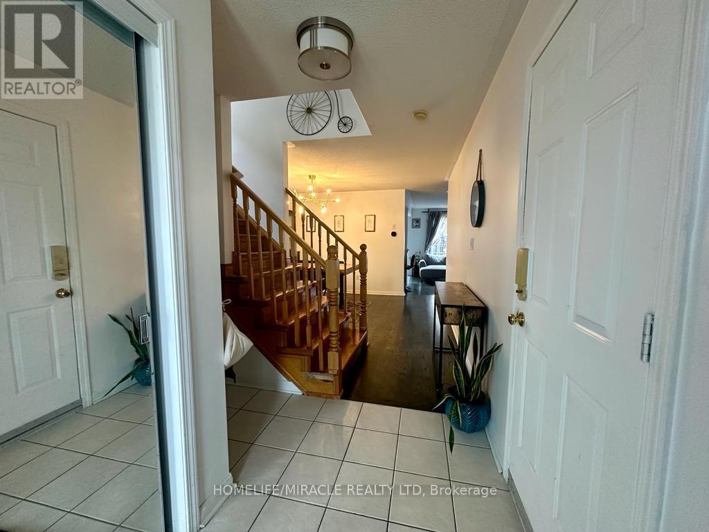 64 Sweetwood Circle W, Brampton, Ontario  L7A 2X7 - Photo 3 - W12851790