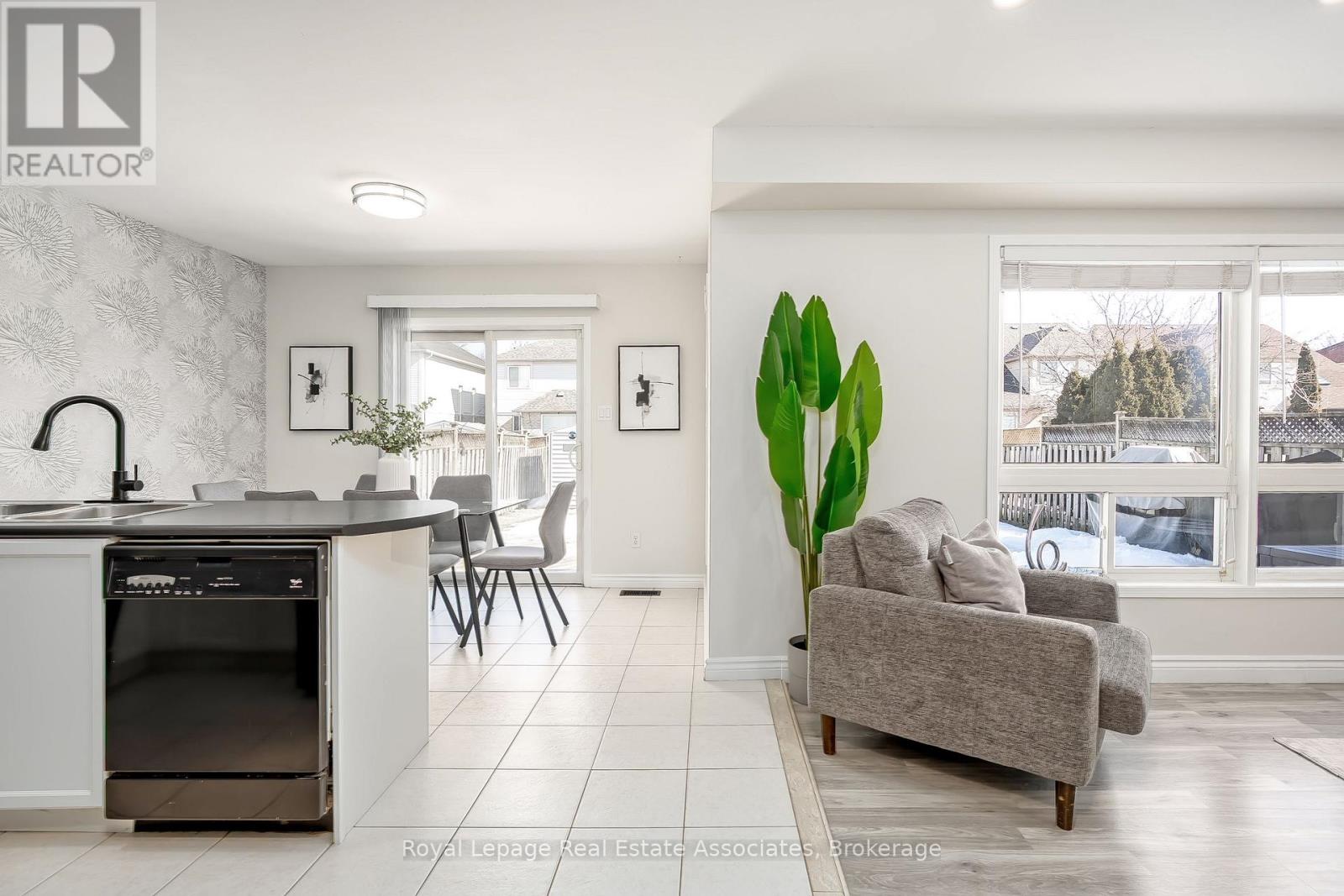 1130 Zimmerman Crescent, Milton, Ontario  L9T 5T2 - Photo 7 - W12851816