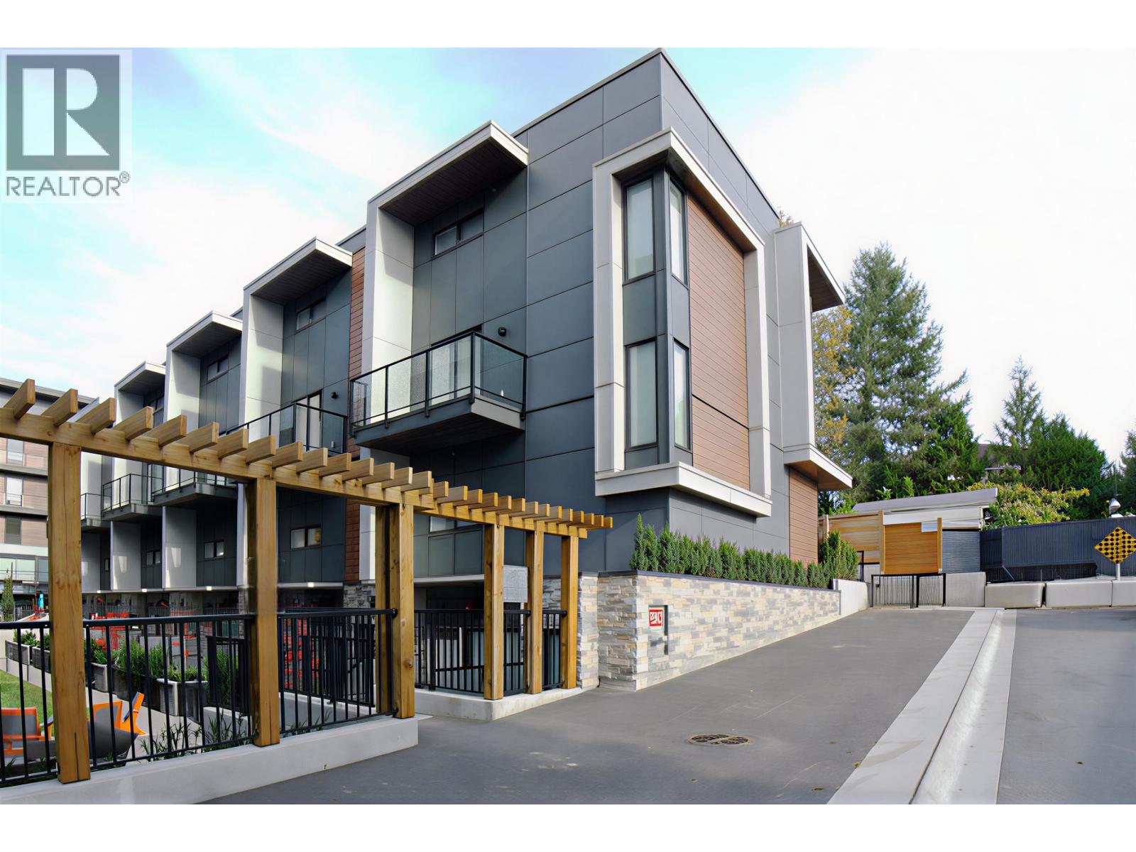 202 381 Clayton Street, Coquitlam, British Columbia  V3K 0J8 - Photo 1 - R3096428