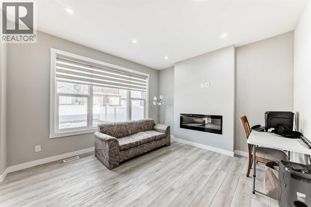 240 Creekstone Row Sw, Calgary, Alberta  T2X 4Y5 - Photo 7 - A2285154