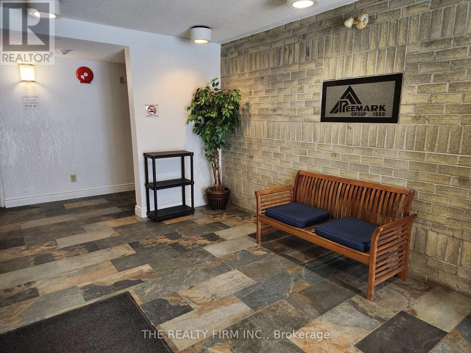 208 - 735 Deveron Crescent, London South, Ontario  N5Z 4X8 - Photo 2 - X12851888