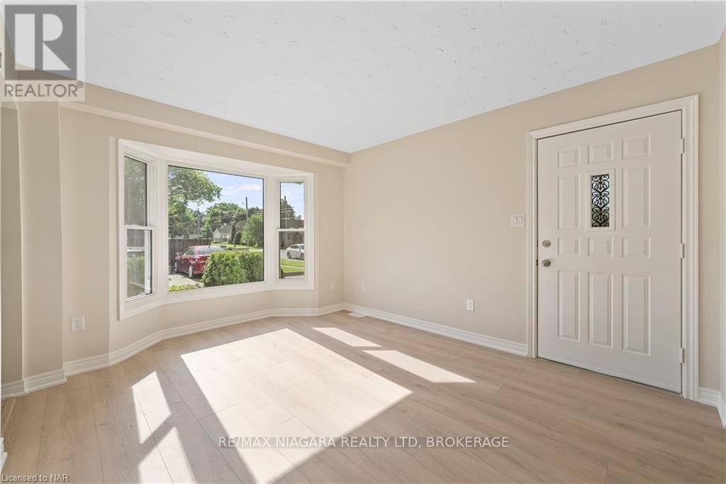 1 - 6344 Drummond Road, Niagara Falls, Ontario  L2G 4M9 - Photo 11 - X12851896