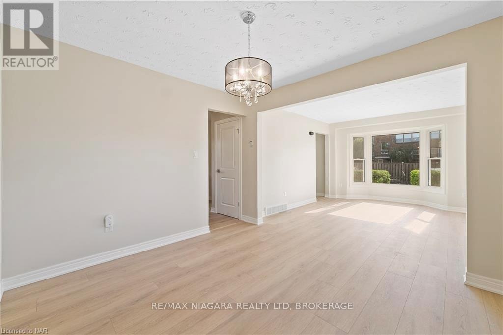 1 - 6344 Drummond Road, Niagara Falls, Ontario  L2G 4M9 - Photo 8 - X12851896