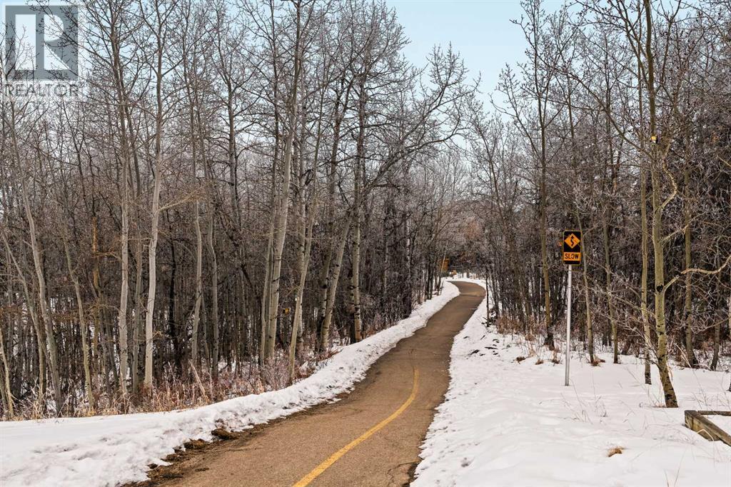 1560 Strathcona Drive Sw, Calgary, Alberta  T3H 4R8 - Photo 48 - A2290403