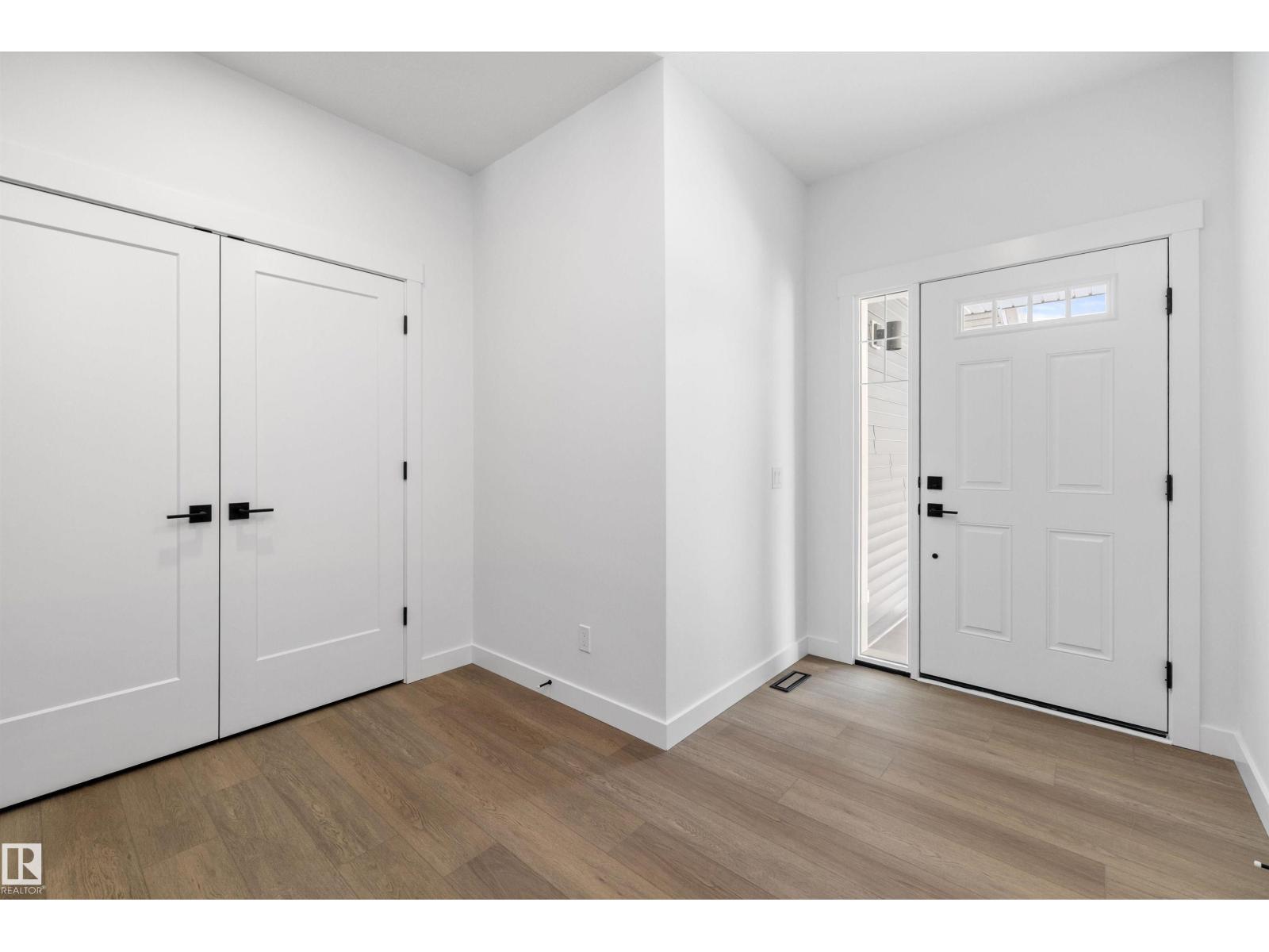 1077 Cristall Cr Sw, Edmonton, Alberta  T6W 5S6 - Photo 3 - E4476131