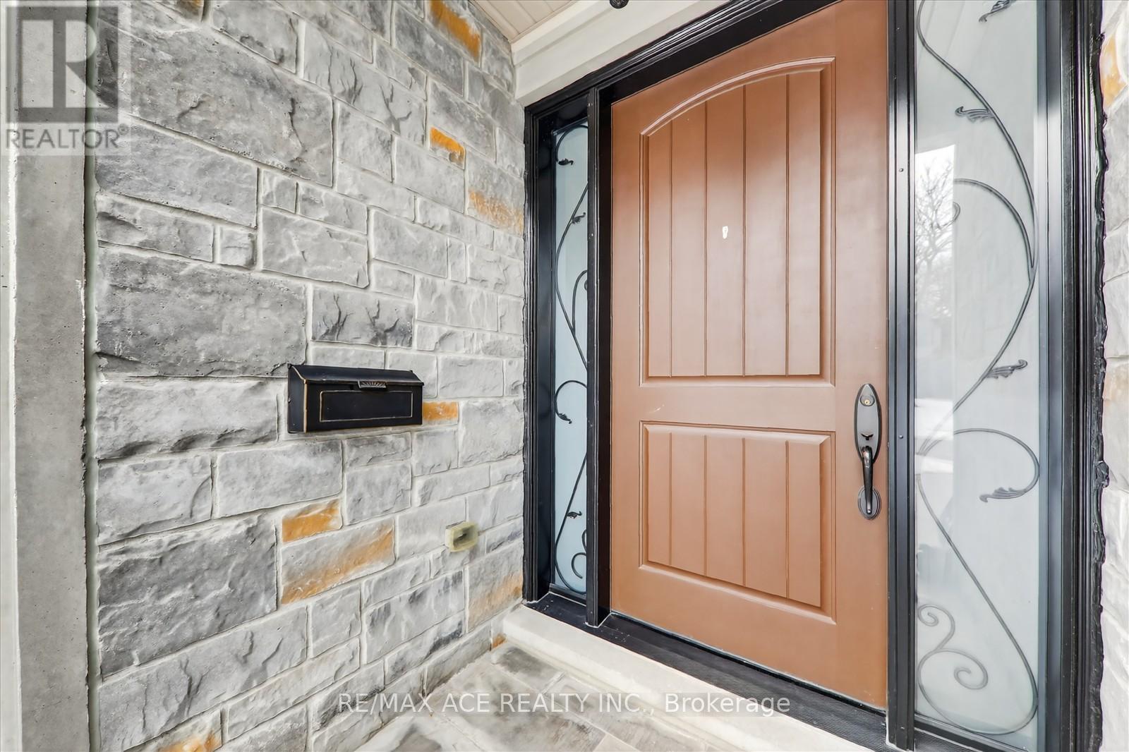 Main - 90 Colonial Avenue, Toronto, Ontario  M1M 2C5 - Photo 4 - E12851866