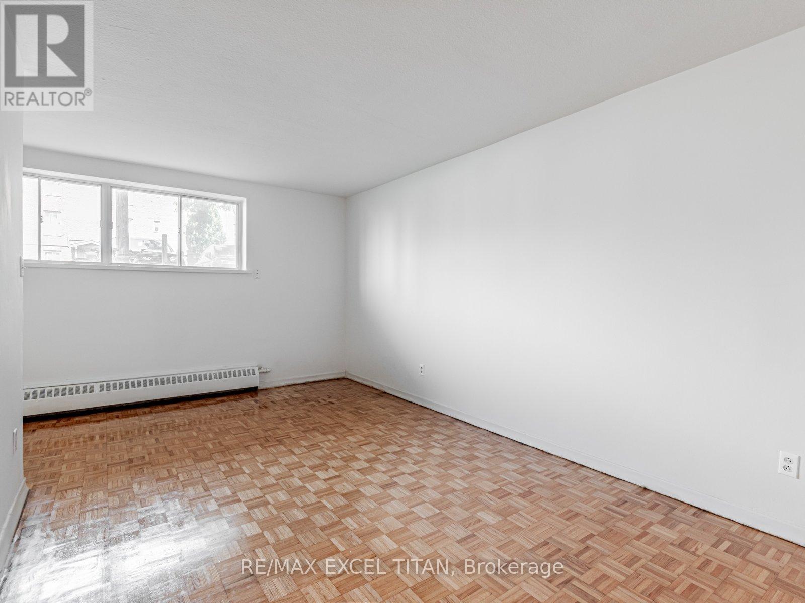 303 - 165 Colborne Avenue, Richmond Hill (Harding), Ontario  L4C 2K2 - Photo 10 - N12851988