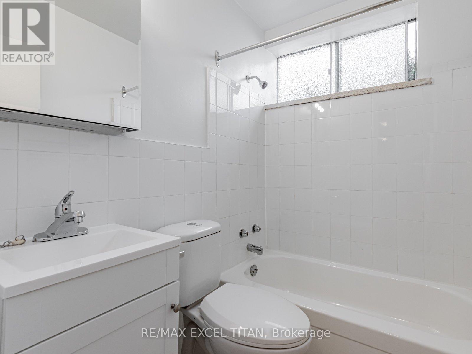 303 - 165 Colborne Avenue, Richmond Hill (Harding), Ontario  L4C 2K2 - Photo 12 - N12851988