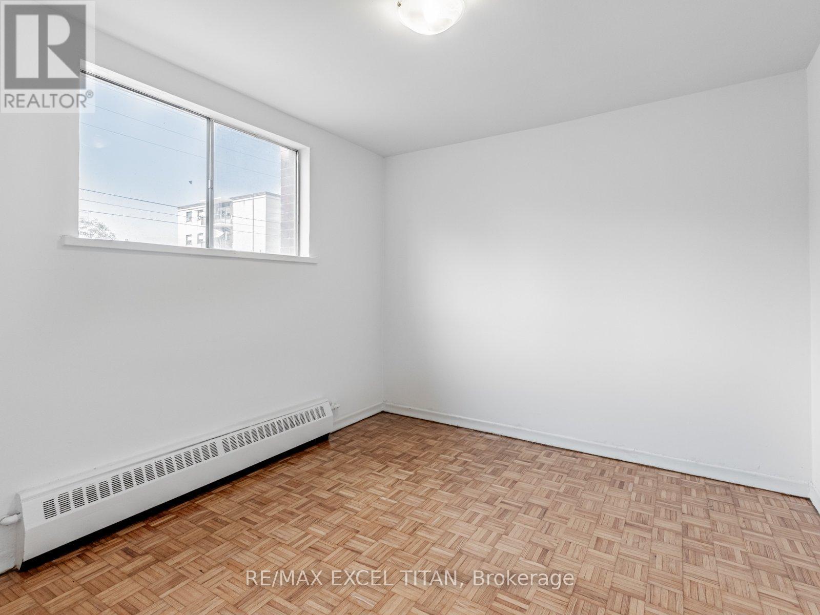 303 - 165 Colborne Avenue, Richmond Hill (Harding), Ontario  L4C 2K2 - Photo 2 - N12851988