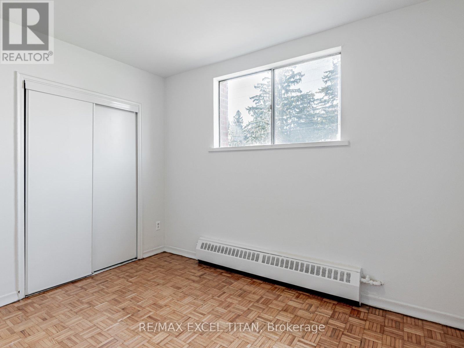 303 - 165 Colborne Avenue, Richmond Hill (Harding), Ontario  L4C 2K2 - Photo 4 - N12851988