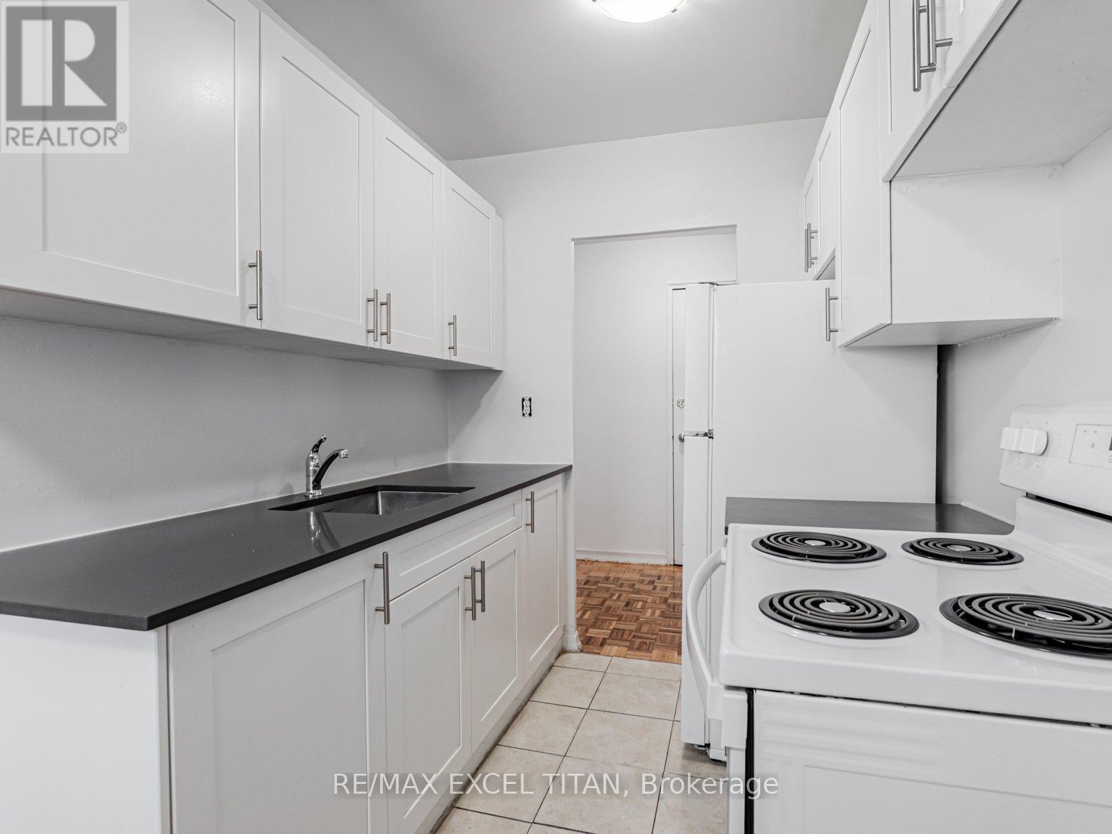 303 - 165 Colborne Avenue, Richmond Hill (Harding), Ontario  L4C 2K2 - Photo 8 - N12851988