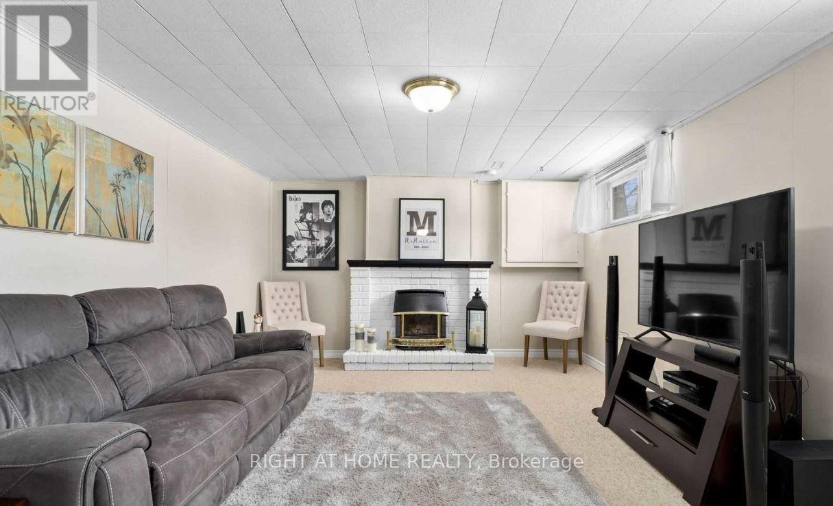 15 Colleen Avenue, Barrie, Ontario  L4M 2M9 - Photo 11 - S12851902