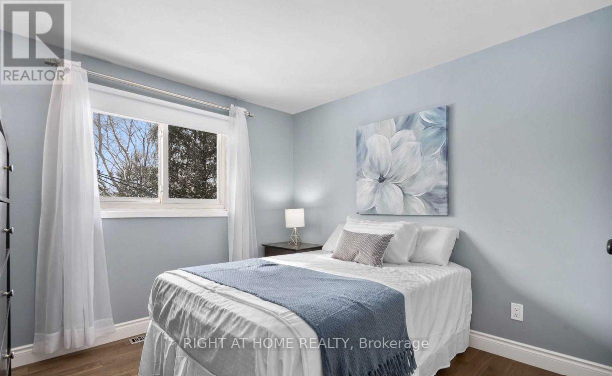 15 Colleen Avenue, Barrie, Ontario  L4M 2M9 - Photo 13 - S12851902