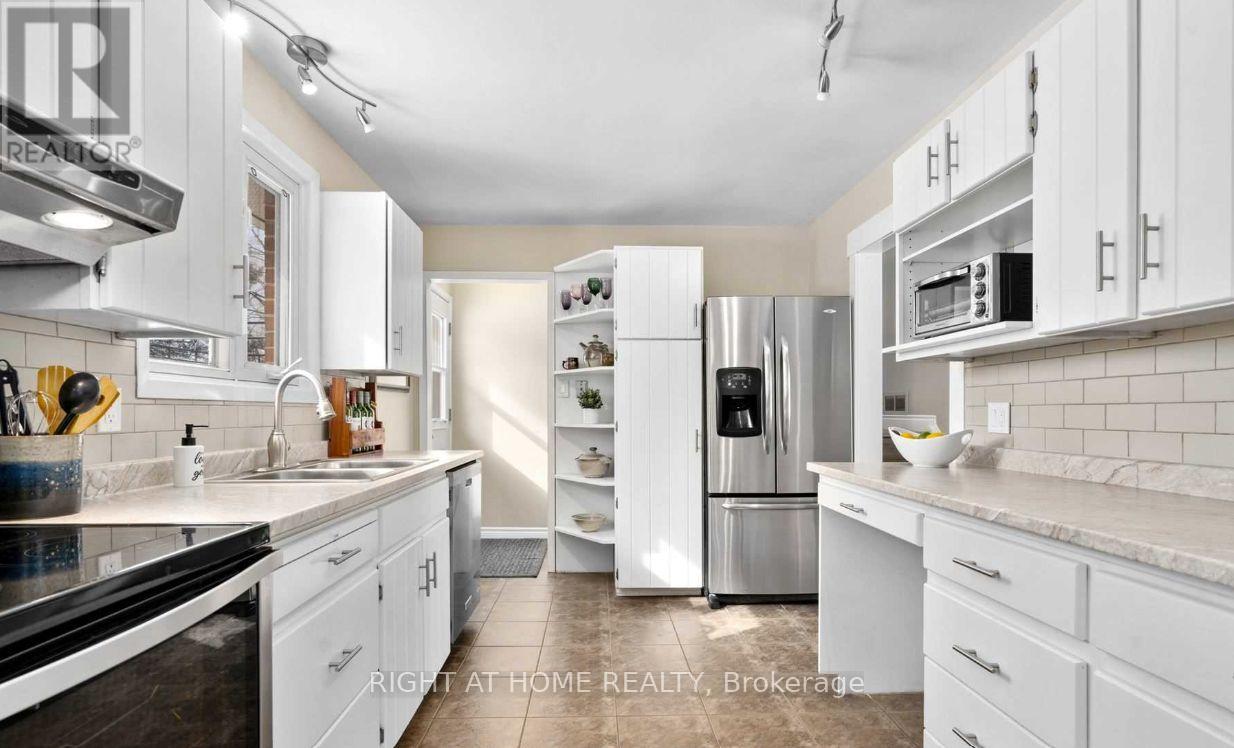 15 Colleen Avenue, Barrie, Ontario  L4M 2M9 - Photo 7 - S12851902