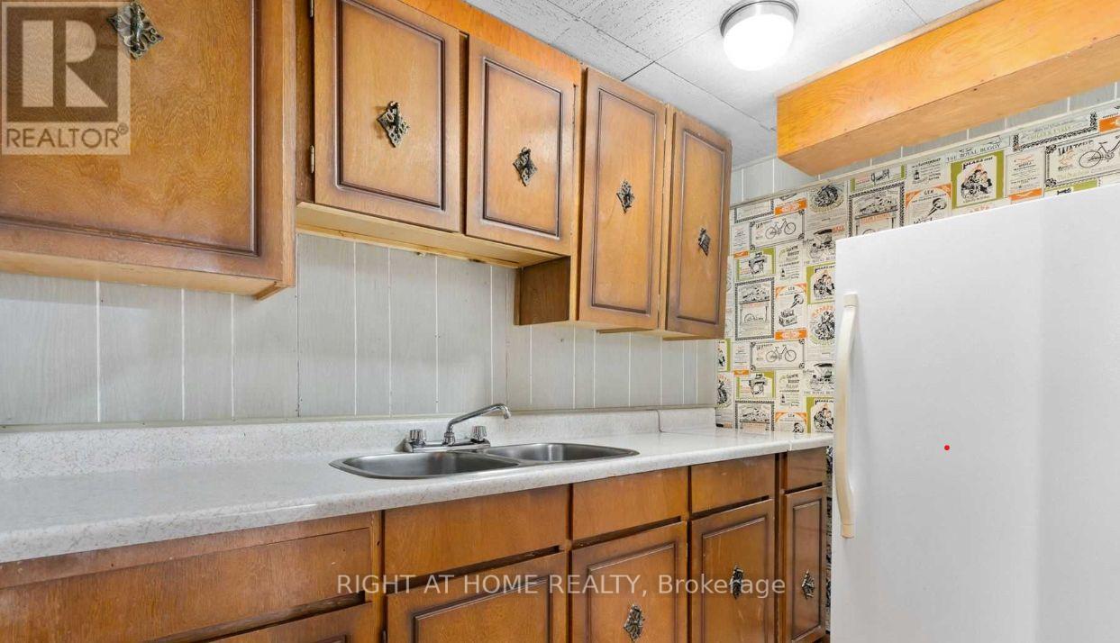 15 Colleen Avenue, Barrie, Ontario  L4M 2M9 - Photo 9 - S12851902