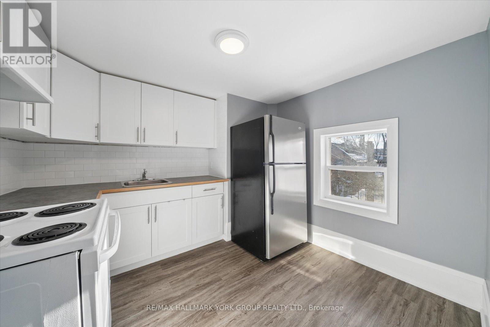 16 Albert Street N, Orillia, Ontario  L3V 5K1 - Photo 7 - S12851950