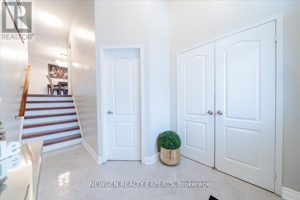 35 Rivendell Trail, Toronto, Ontario  M1X 2C2 - Photo 4 - E12848986