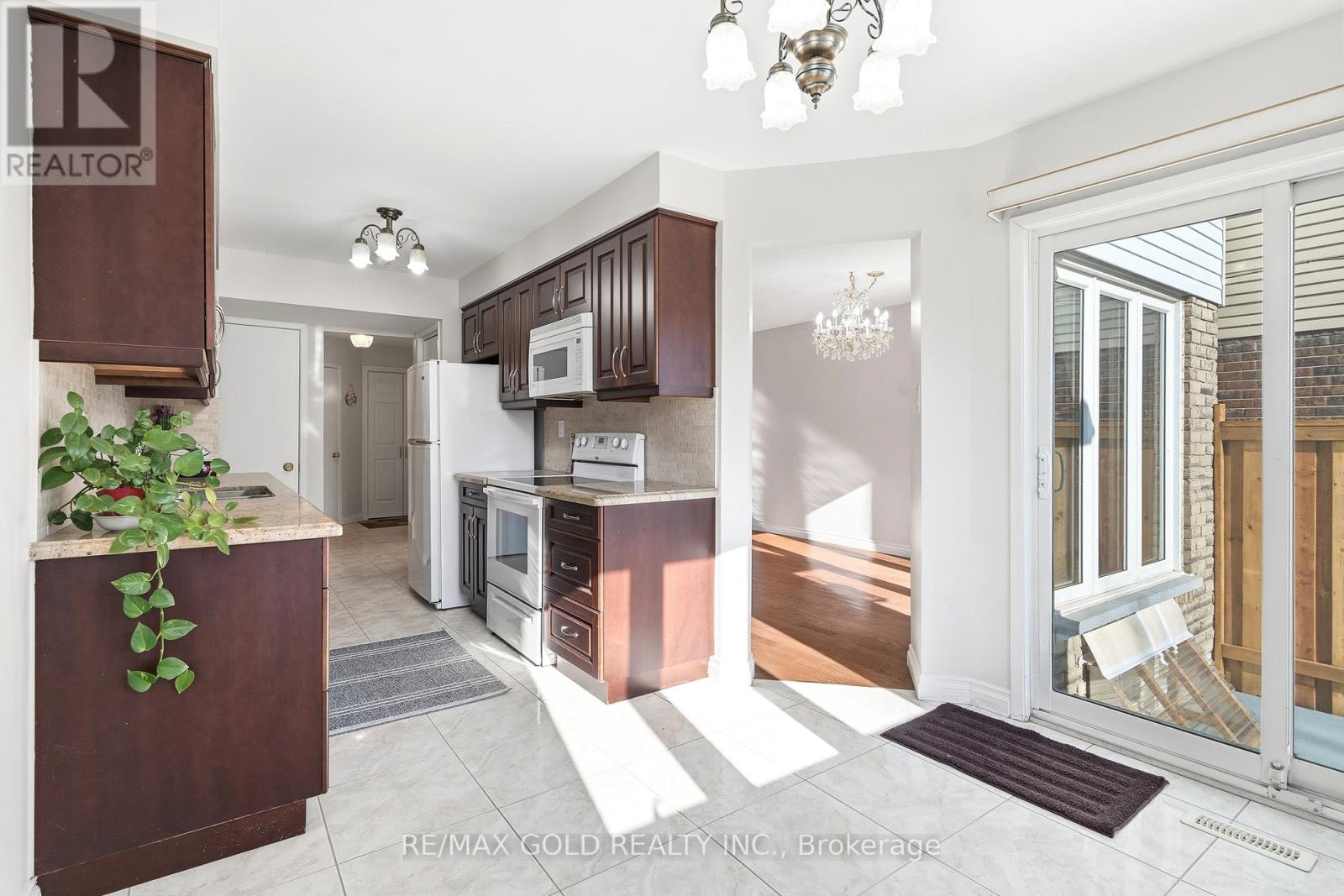 4334 Lee Drive, Mississauga, Ontario  L4W 4A8 - Photo 11 - W12851898