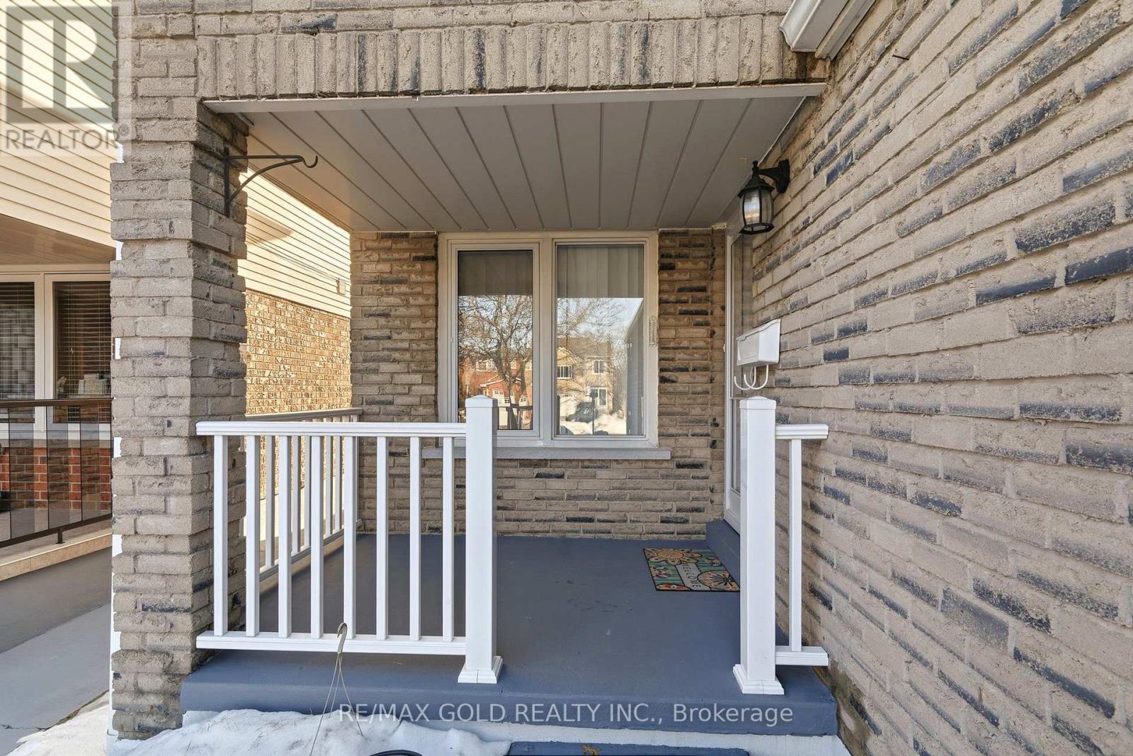 4334 Lee Drive, Mississauga, Ontario  L4W 4A8 - Photo 2 - W12851898