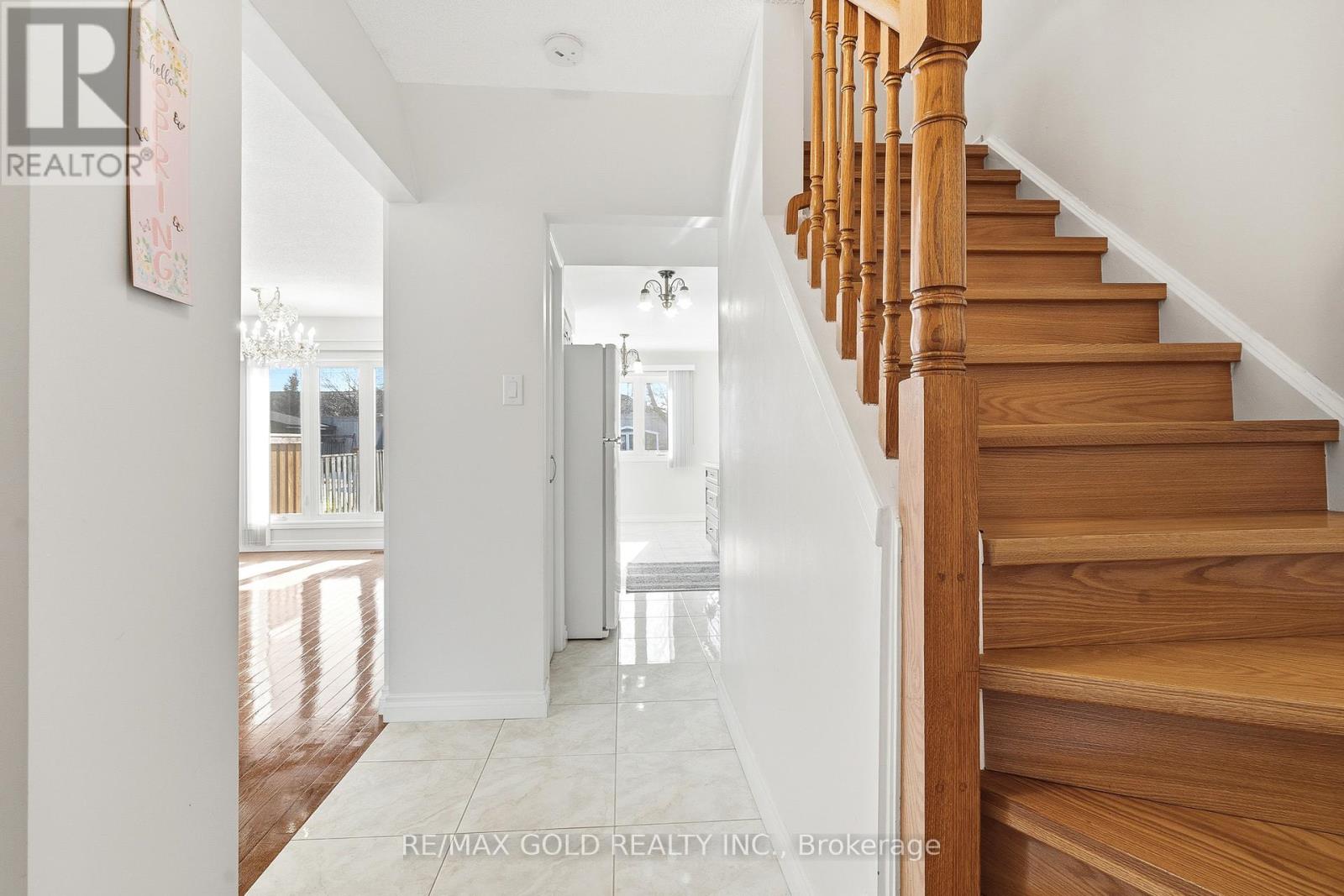 4334 Lee Drive, Mississauga, Ontario  L4W 4A8 - Photo 3 - W12851898