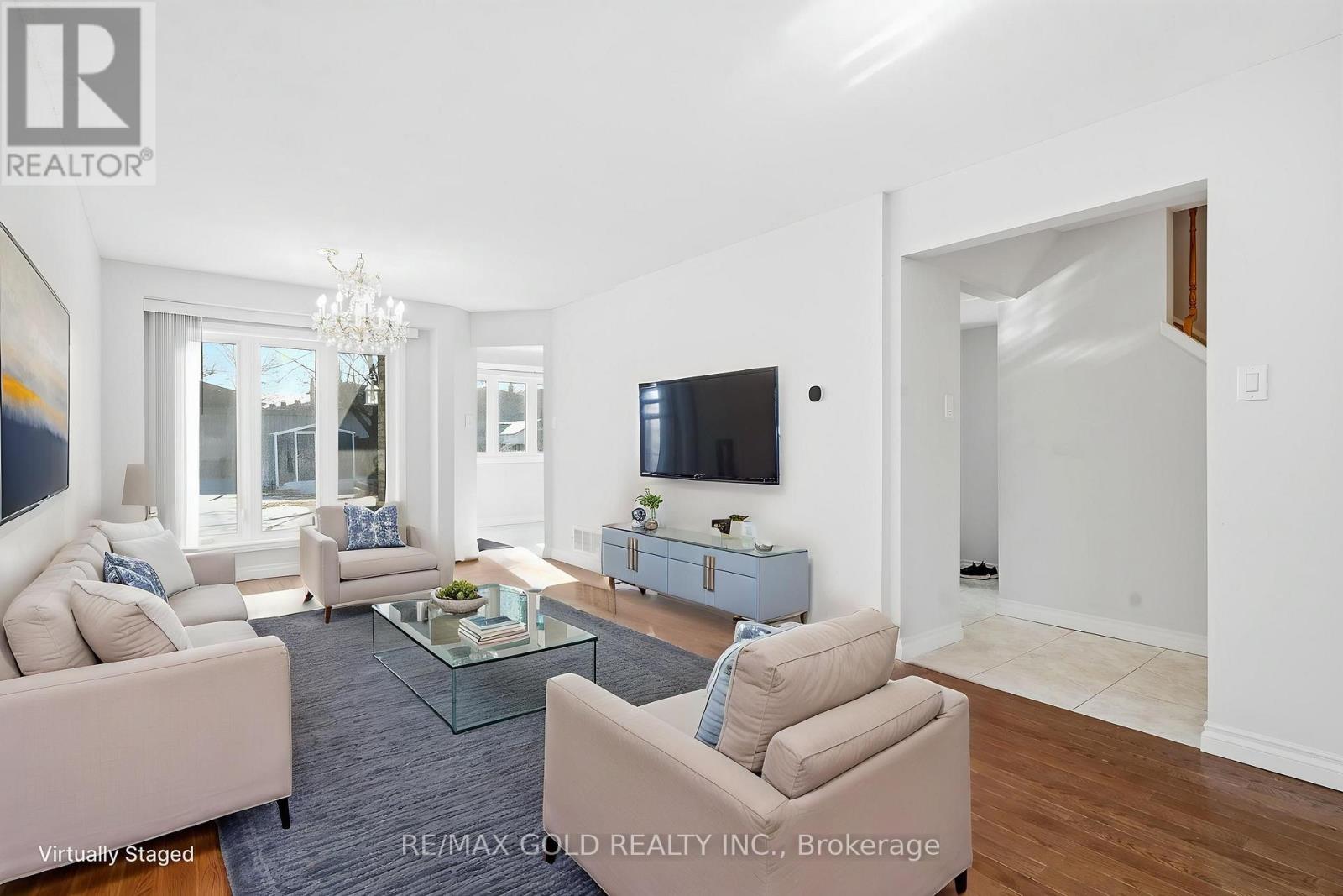 4334 Lee Drive, Mississauga, Ontario  L4W 4A8 - Photo 4 - W12851898