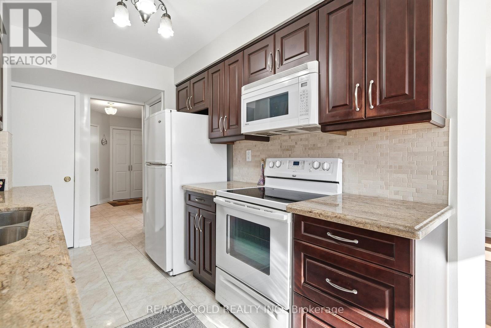 4334 Lee Drive, Mississauga, Ontario  L4W 4A8 - Photo 9 - W12851898