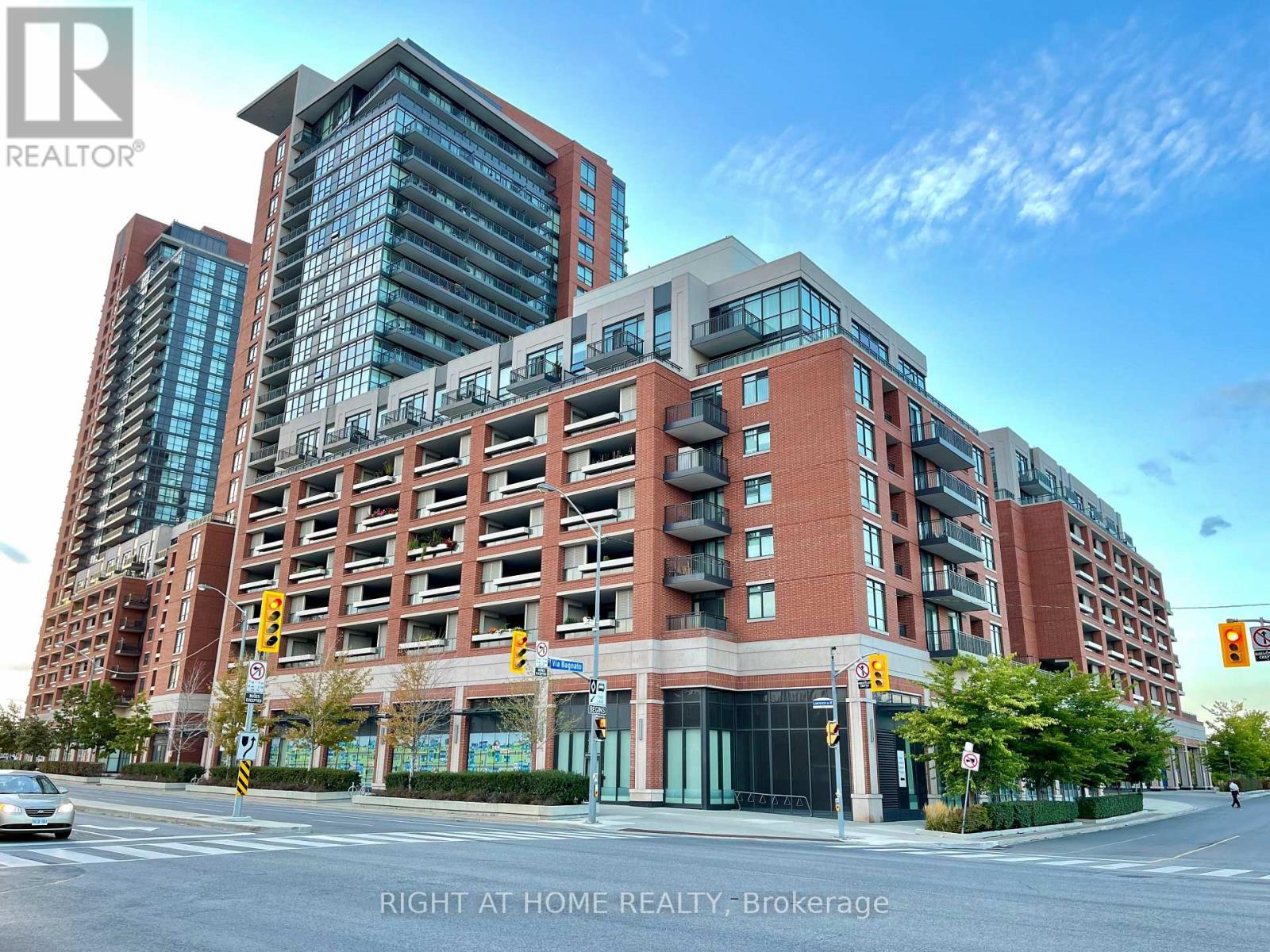 800 LAWRENCE AVENUE W, Toronto, Ontario