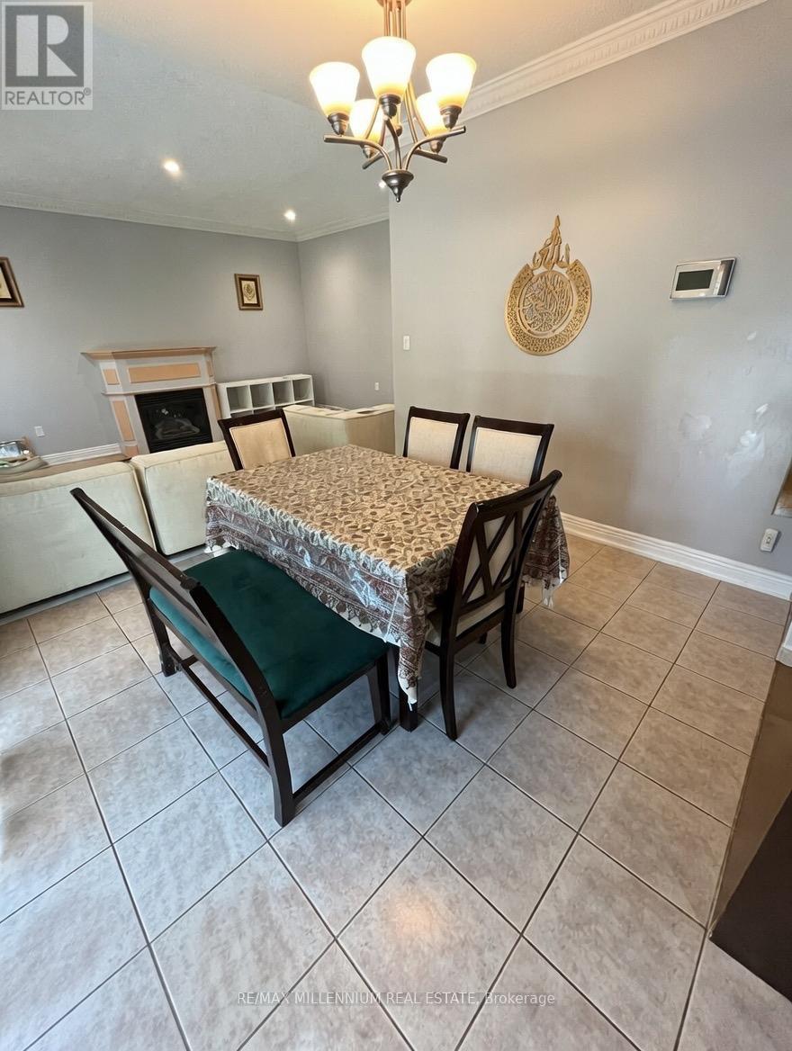 3891 Bloomington Crescent, Mississauga (Churchill Meadows), Ontario  L5M 7H4 - Photo 3 - W12851944