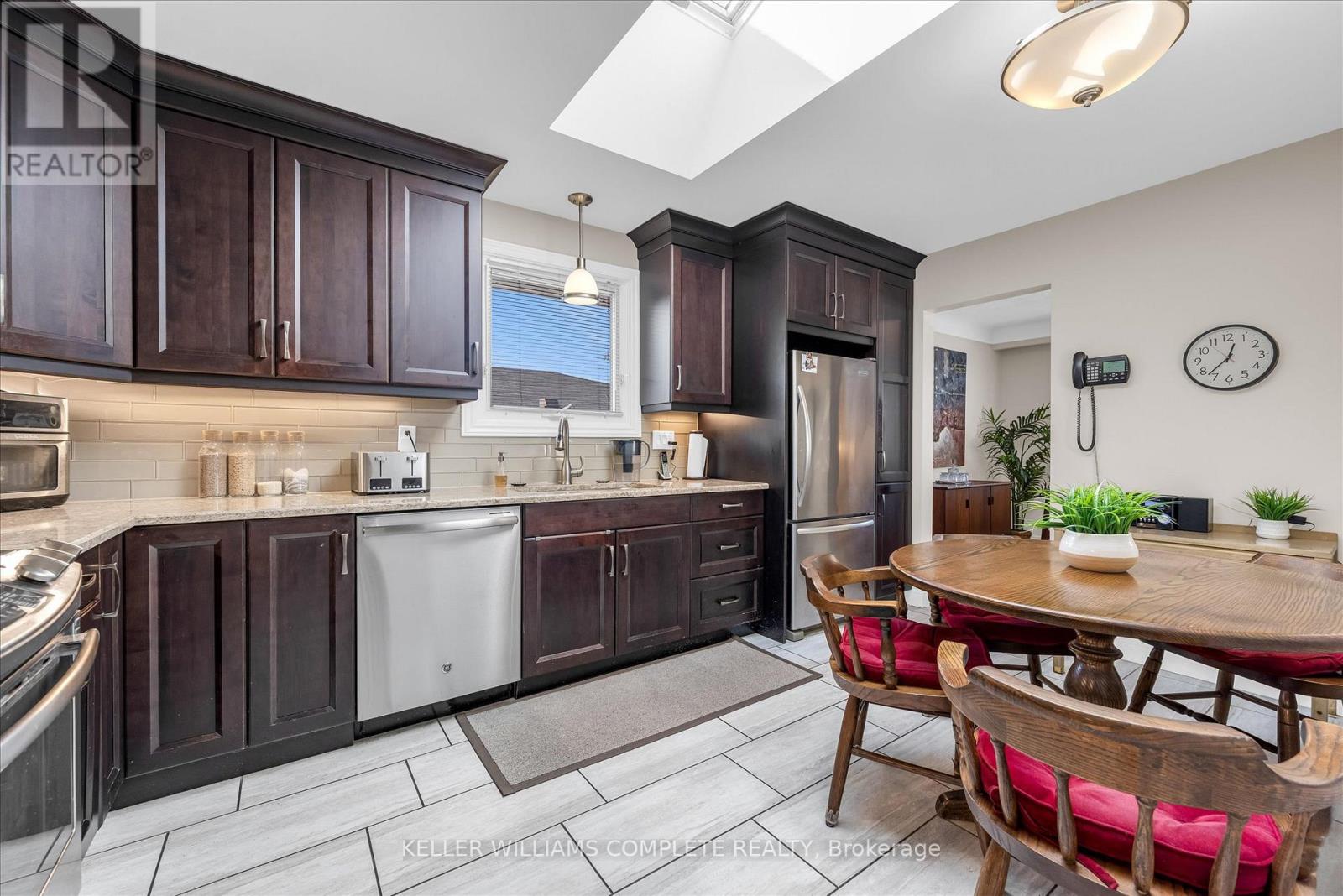 411 Bryant Crescent, Burlington, Ontario  L7L 3Z4 - Photo 12 - W12851962