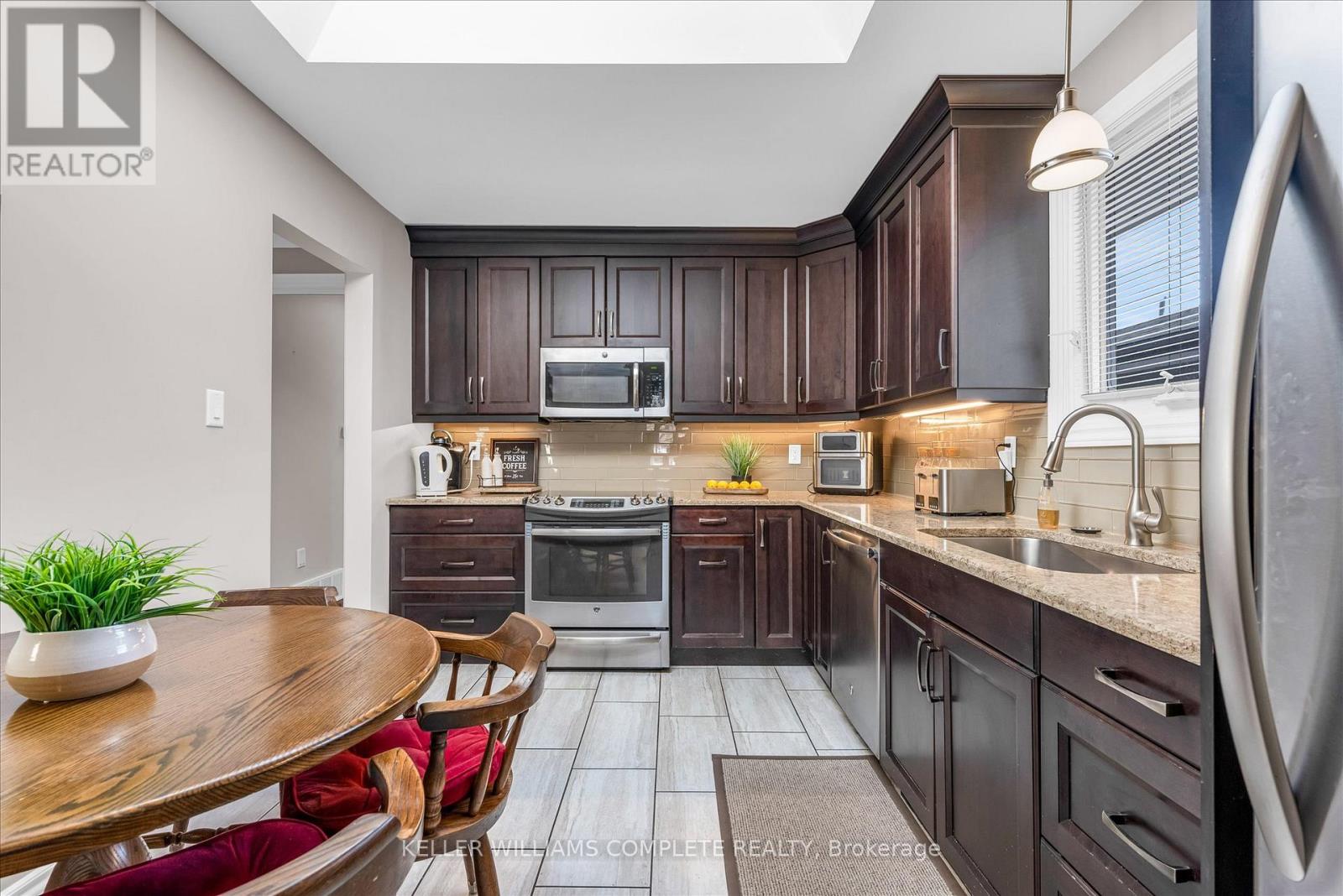 411 Bryant Crescent, Burlington, Ontario  L7L 3Z4 - Photo 14 - W12851962