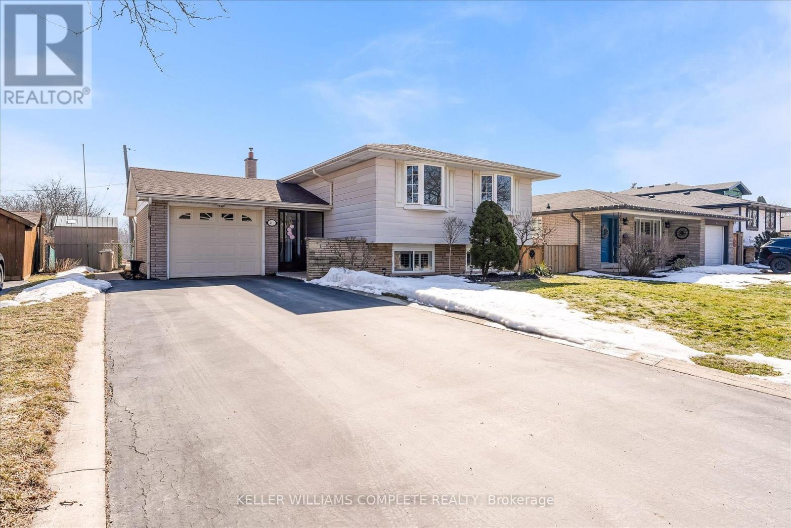 411 Bryant Crescent, Burlington, Ontario  L7L 3Z4 - Photo 2 - W12851962