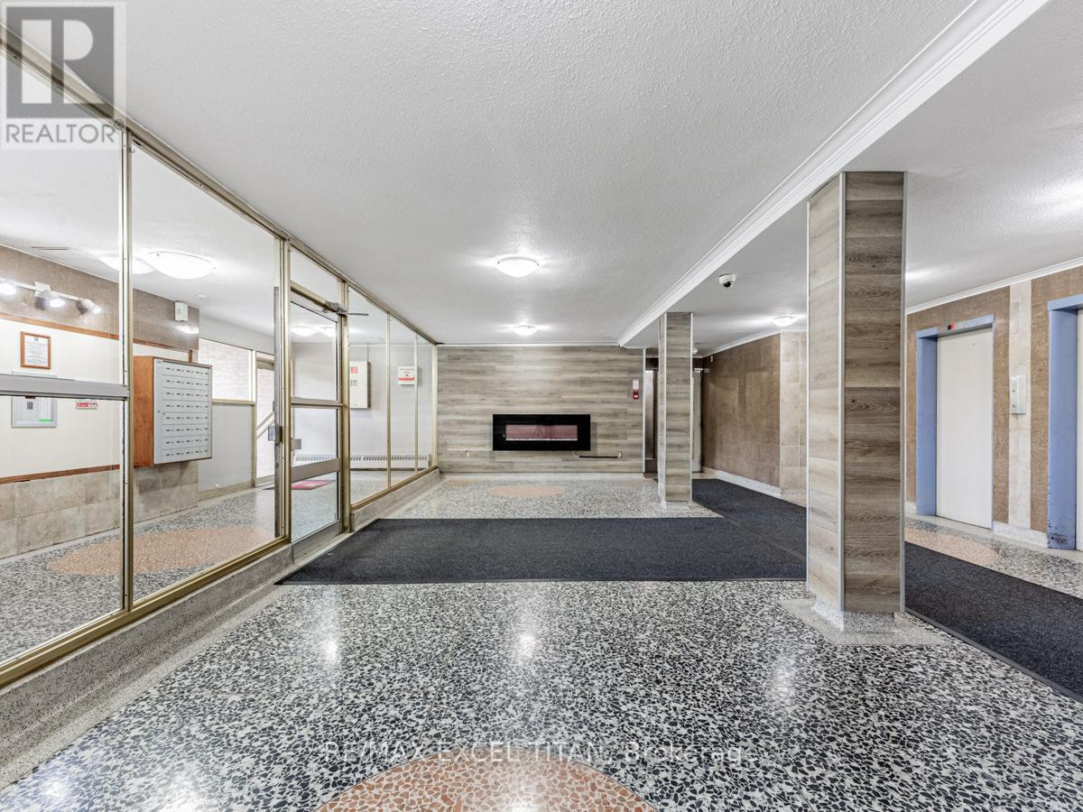 202 - 1524 Lawrence Avenue W, Toronto (Maple Leaf), Ontario  M6L 1B7 - Photo 14 - W12851984